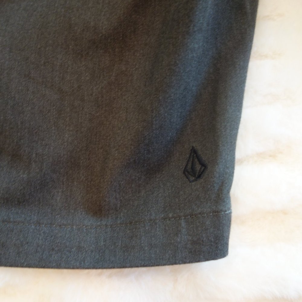 Men's Gray Volcom Dress Shorts Size 34 - Picture 10 of 12